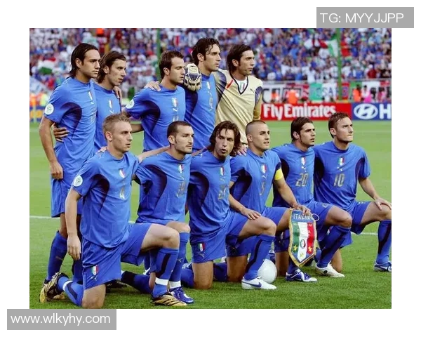 经典足球传奇球星风采集锦，回顾巅峰时刻与荣耀瞬间